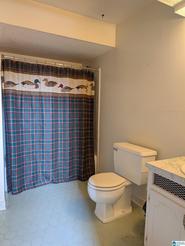 full bathroom featuring toilet, a shower with curtain, a textured ceiling, and tile patterned floors