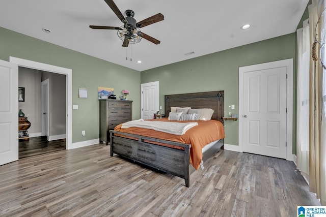 bedroom featuring recessed lighting, visible vents, baseboards, and wood finished floors