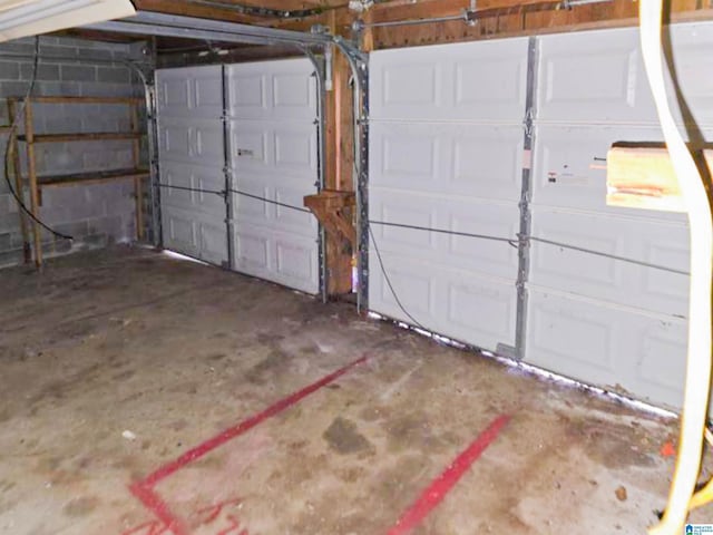 garage featuring concrete block wall