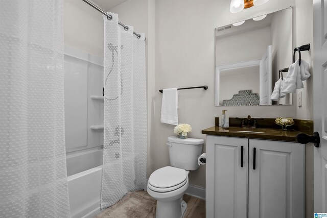 full bathroom featuring toilet, baseboards, shower / bath combination with curtain, and vanity