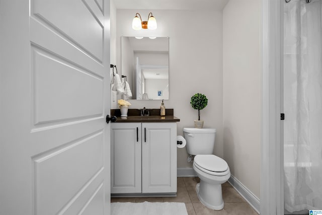 bathroom featuring toilet, tile patterned floors, vanity, baseboards, and a shower with curtain