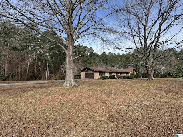 view of front of house featuring a front lawn and an attached garage