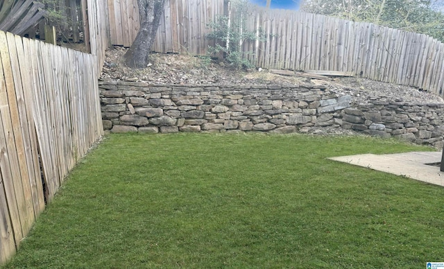 view of yard featuring a fenced backyard