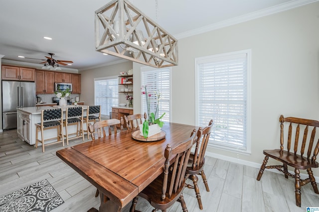 dining area featuring recessed lighting, light wood-style flooring, ornamental molding, ceiling fan, and baseboards