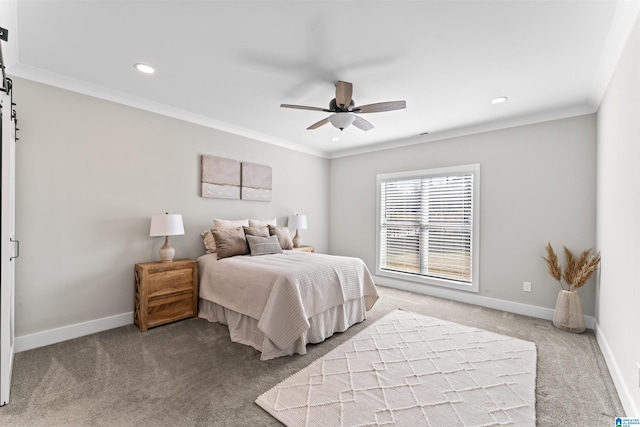 bedroom with carpet, recessed lighting, a barn door, ornamental molding, and baseboards