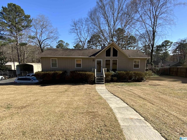 view of front of house featuring a front lawn and fence