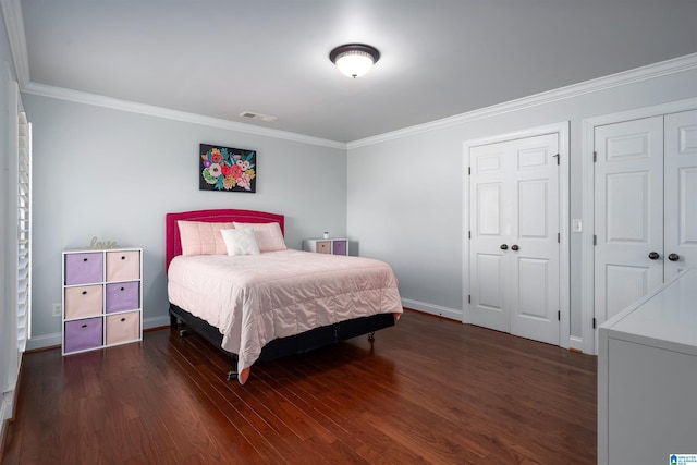 bedroom featuring visible vents, wood finished floors, and ornamental molding