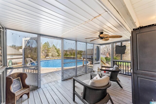 sunroom featuring ceiling fan