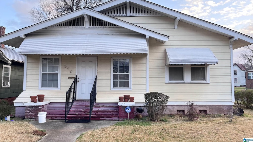 bungalow-style house with crawl space