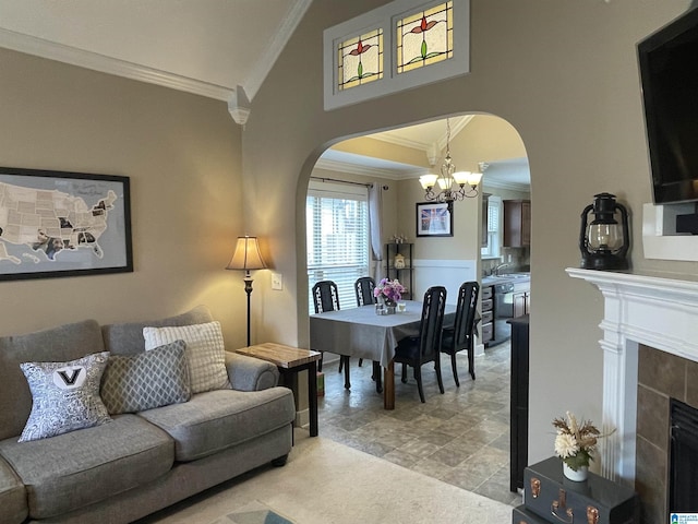 living room featuring an inviting chandelier, arched walkways, and crown molding