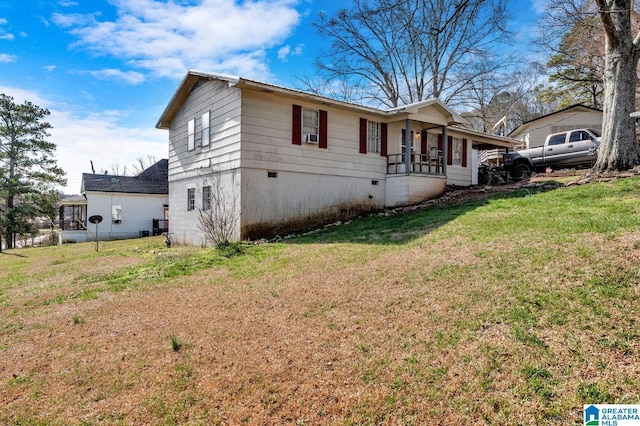 view of front of property featuring covered porch, a front lawn, and crawl space