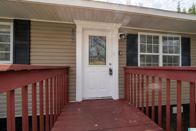 property entrance featuring a porch