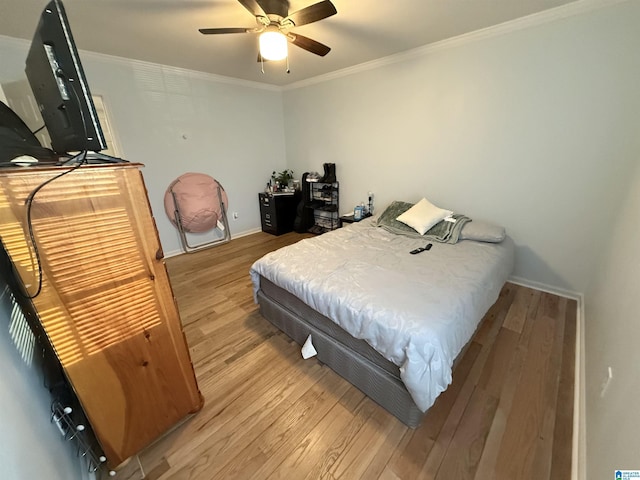 bedroom with light wood-type flooring, baseboards, a ceiling fan, and crown molding