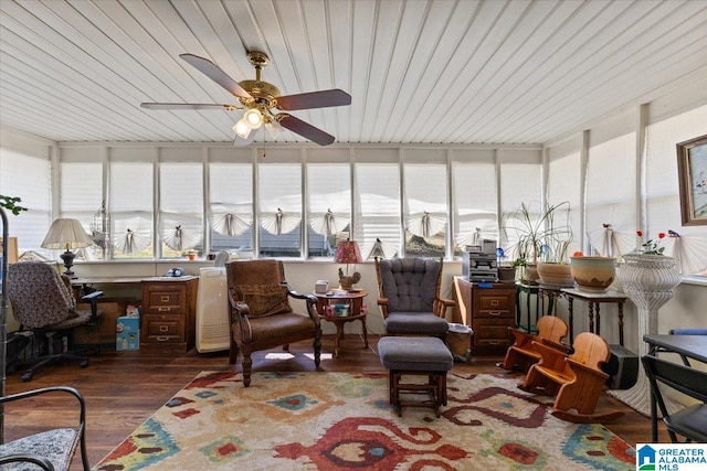 sunroom / solarium featuring a ceiling fan