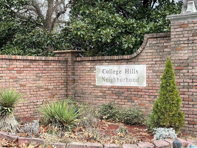 view of community / neighborhood sign