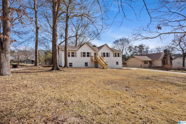 view of front of home with a front lawn