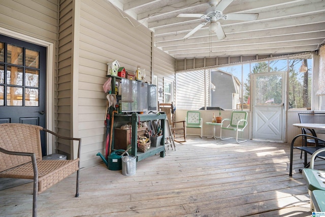 sunroom / solarium featuring a ceiling fan