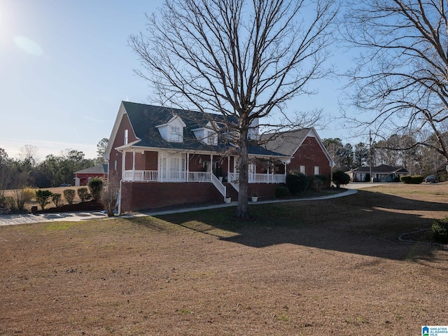 view of front of property featuring a porch and a front lawn