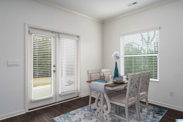 dining space featuring visible vents, baseboards, wood finished floors, and ornamental molding