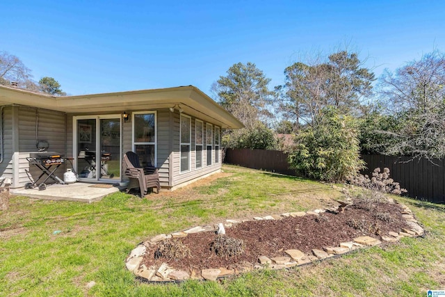 view of yard featuring a fenced backyard