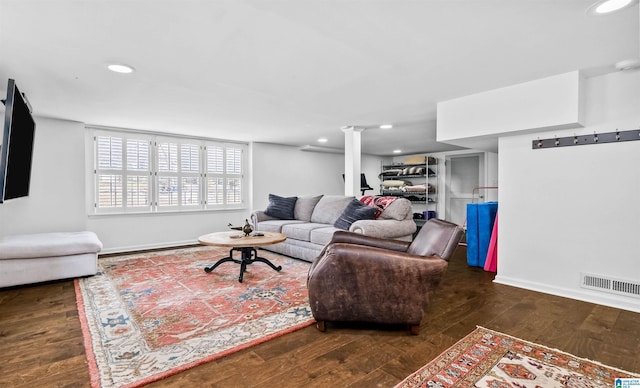 living area featuring recessed lighting, visible vents, baseboards, and wood finished floors