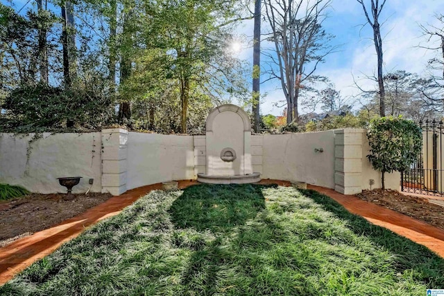 view of yard featuring a gate and fence