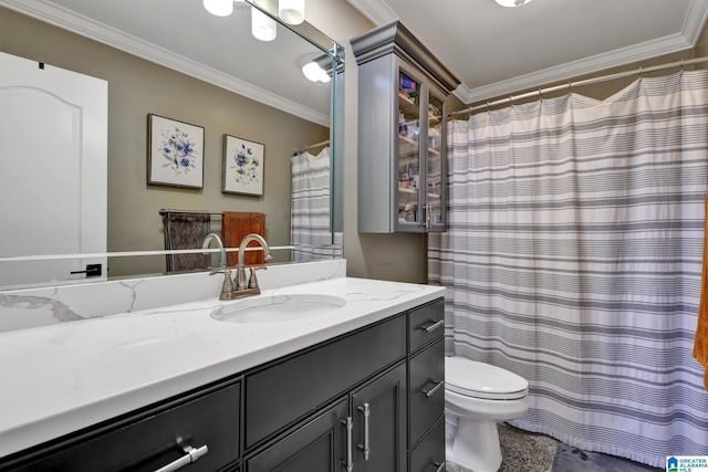 full bathroom featuring toilet, ornamental molding, a shower with shower curtain, and vanity