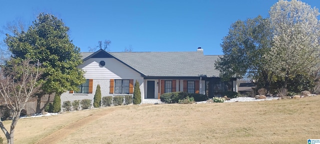 single story home featuring brick siding and a front yard