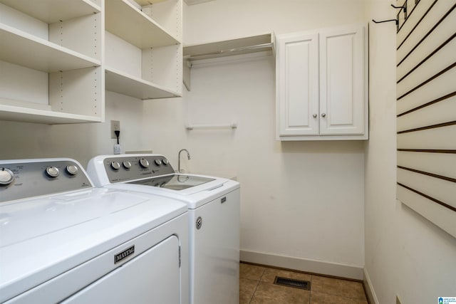 clothes washing area featuring tile patterned floors, baseboards, visible vents, and washing machine and clothes dryer