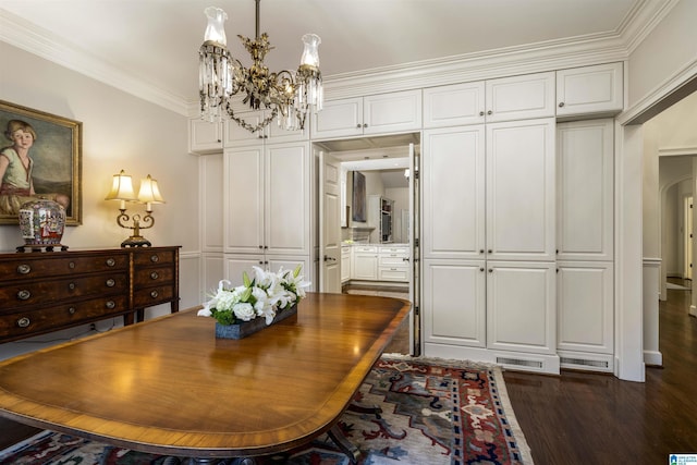 dining space with a notable chandelier, visible vents, crown molding, and dark wood-style floors