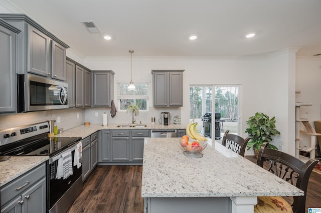 kitchen featuring tasteful backsplash, gray cabinets, visible vents, appliances with stainless steel finishes, and a sink