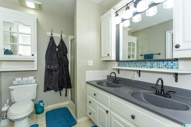 full bathroom featuring a textured ceiling, visible vents, decorative backsplash, and a sink