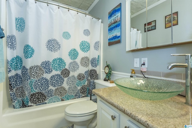 full bathroom featuring shower / bathtub combination with curtain, vanity, and toilet