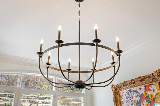 room details with crown molding and a chandelier