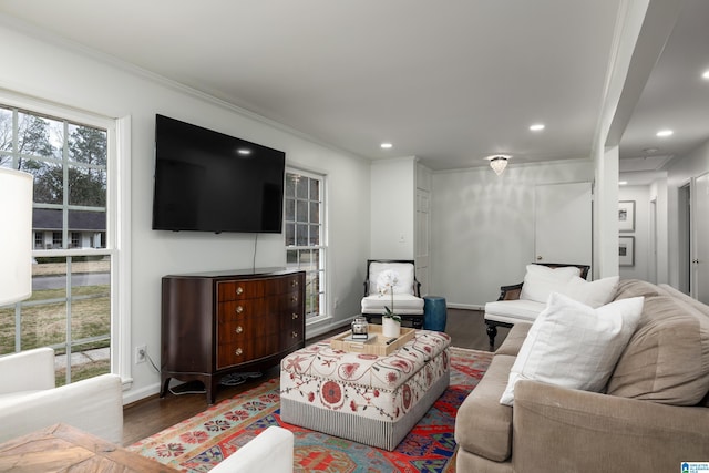 living room featuring recessed lighting, baseboards, plenty of natural light, and wood finished floors