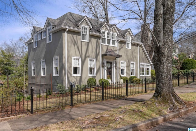 view of front facade with a fenced front yard