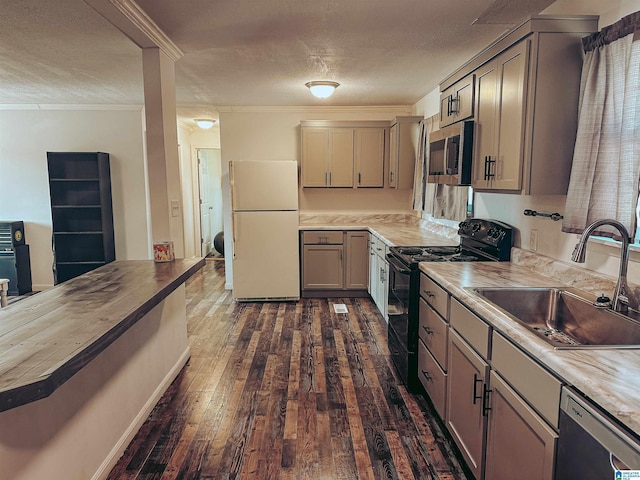 kitchen with dark wood-style flooring, crown molding, appliances with stainless steel finishes, a sink, and butcher block countertops