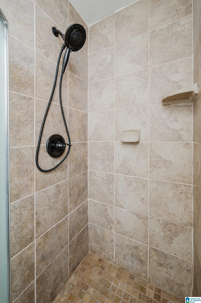 full bath with tiled shower