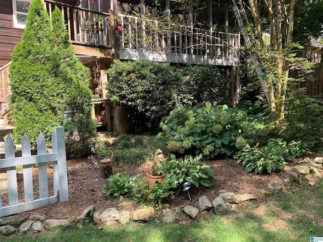 view of yard featuring fence