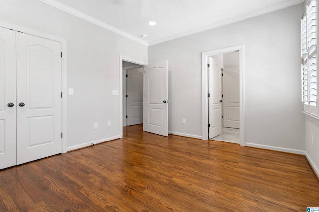 unfurnished bedroom featuring recessed lighting, wood finished floors, a ceiling fan, baseboards, and crown molding