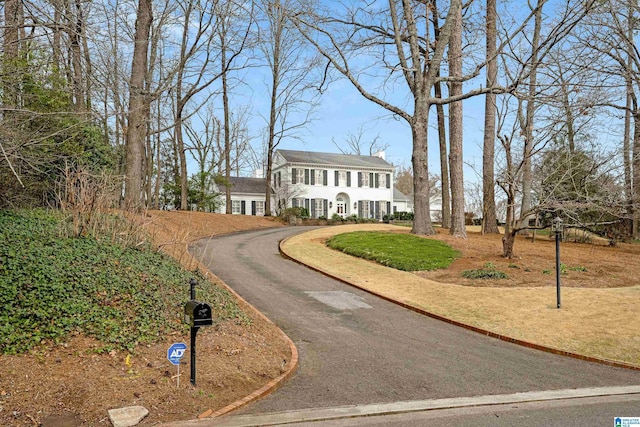 view of front facade with aphalt driveway