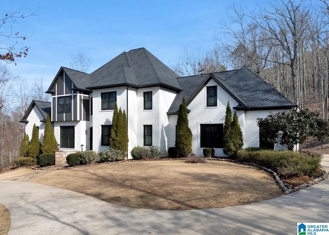 view of front of property featuring a shingled roof