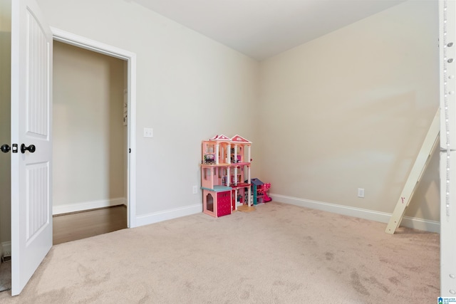 recreation room featuring baseboards and carpet