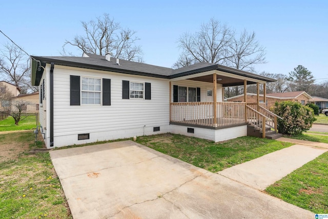 view of front of home with covered porch, a front lawn, crawl space, and a shingled roof