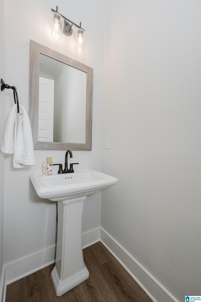 bathroom featuring wood finished floors and baseboards