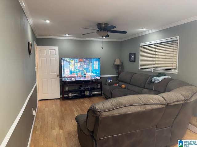 living area featuring ceiling fan, recessed lighting, wood finished floors, and crown molding