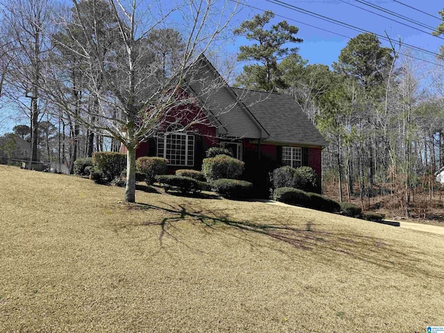 view of front of property with a front yard