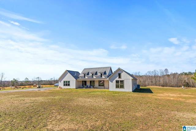 modern farmhouse style home featuring a front yard