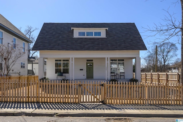 view of front of home with a fenced front yard and covered porch