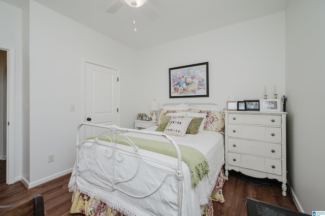 bedroom featuring wood finished floors, baseboards, and ceiling fan